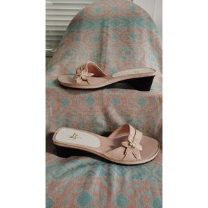 Life Stride Women's Pink Size 8M Floral Strap Open Toed Wedge‎